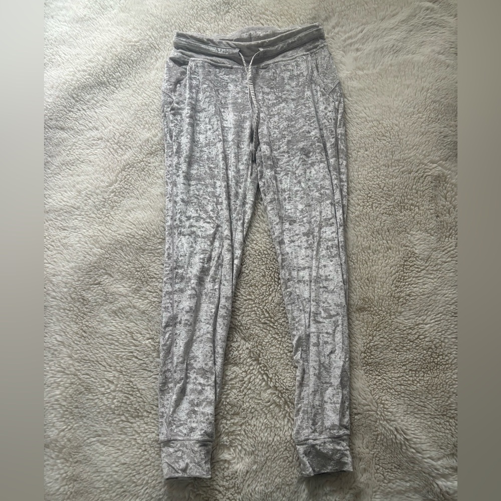 Lululemon Ready To Crush High Rise Velvet Joggers in Chrome Size 6 - Picture 5 of 11